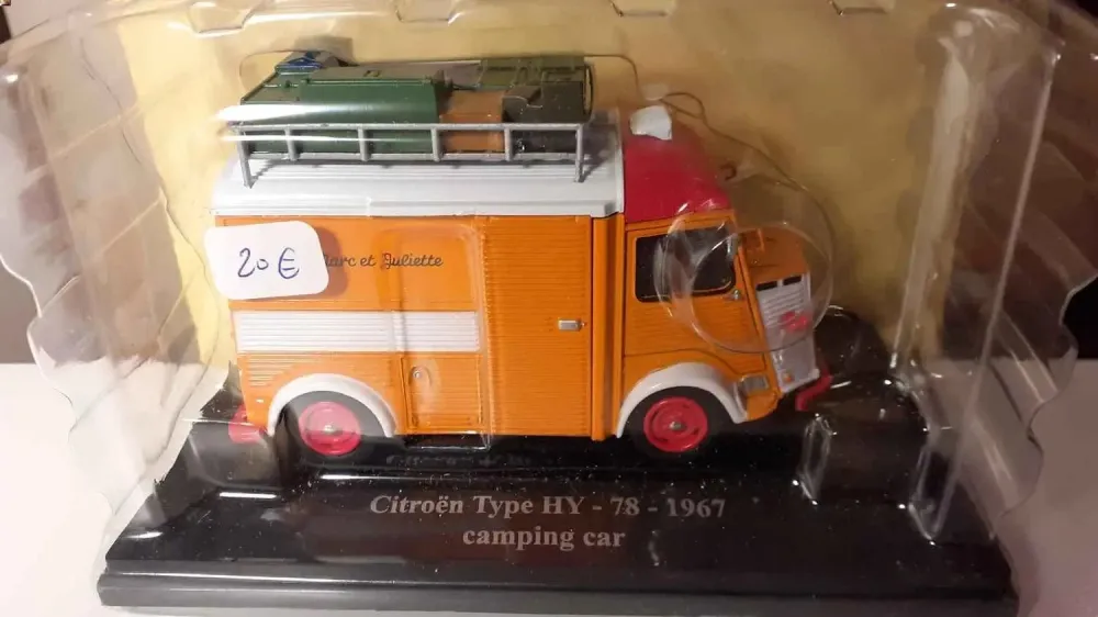 Citroën type HY-78 orange et rouge de 1967 camping car en noir mat