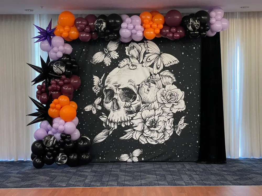 Toile de Fond Gothique Dessinée Crâne Floral Halloween M8-44