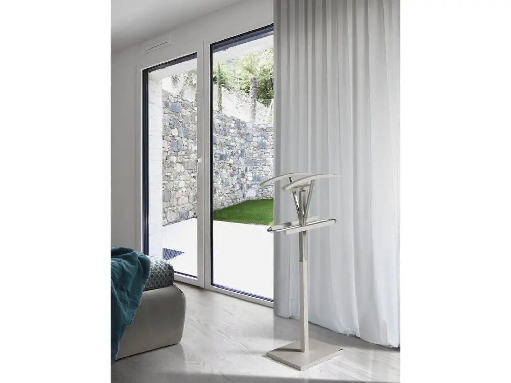 Valet de nuit - H110cm x L47cm x P34cm - hêtre massif taupe - Couple pour toutes saisons