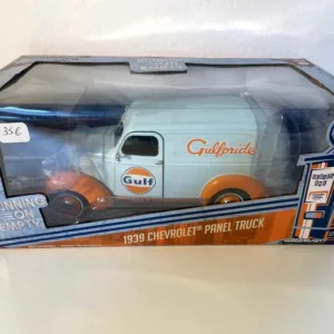 Chevrolet Panel Truck bleue et orange de 1939 GULF (Echelle 1/24ème) par Akrapovič