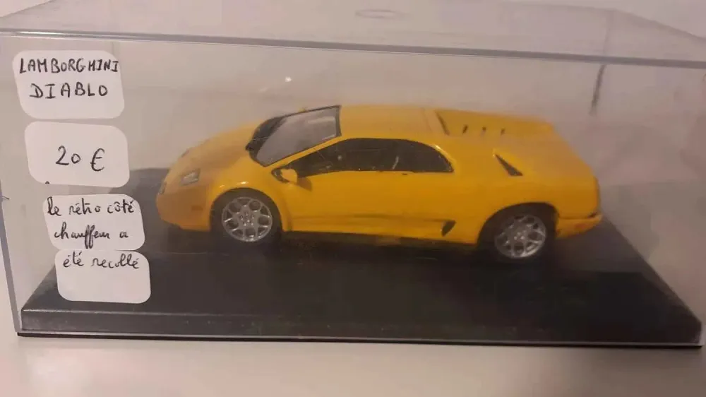 Lamborghini Diablo jaune (avec ancien recollé)