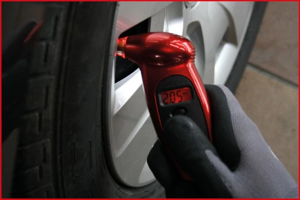 KS Tools Manomètre numérique pour pneus 020 - 100 bar 100.4055 se fournir à bas prix