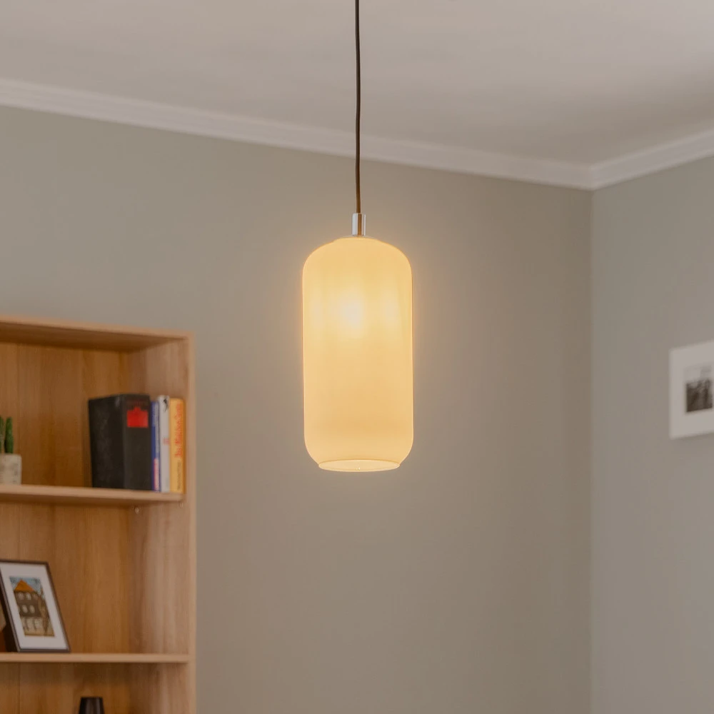 Suspension Kaja abat-jour verre allongé, opale avec rotules et silentblocs