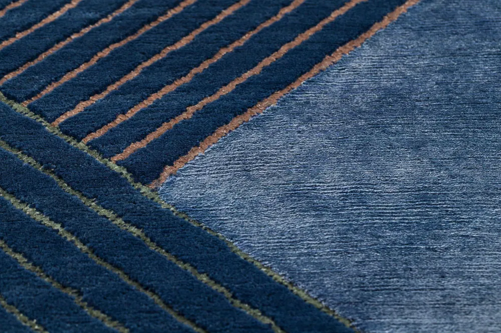Hand Woven Grey Striped Viscose / Laine Rug