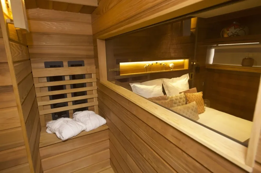 Porte-bagages scooter VIP Paris Yacht hôtel - Suite Art Déco