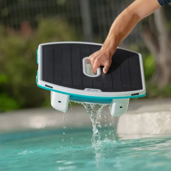 Robot de surface Skimmi de Maytronics pour piscines avec garantie 1