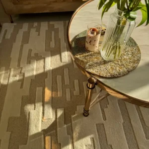 Uneven Récent Zealand Wool Irregular Shaped Rug