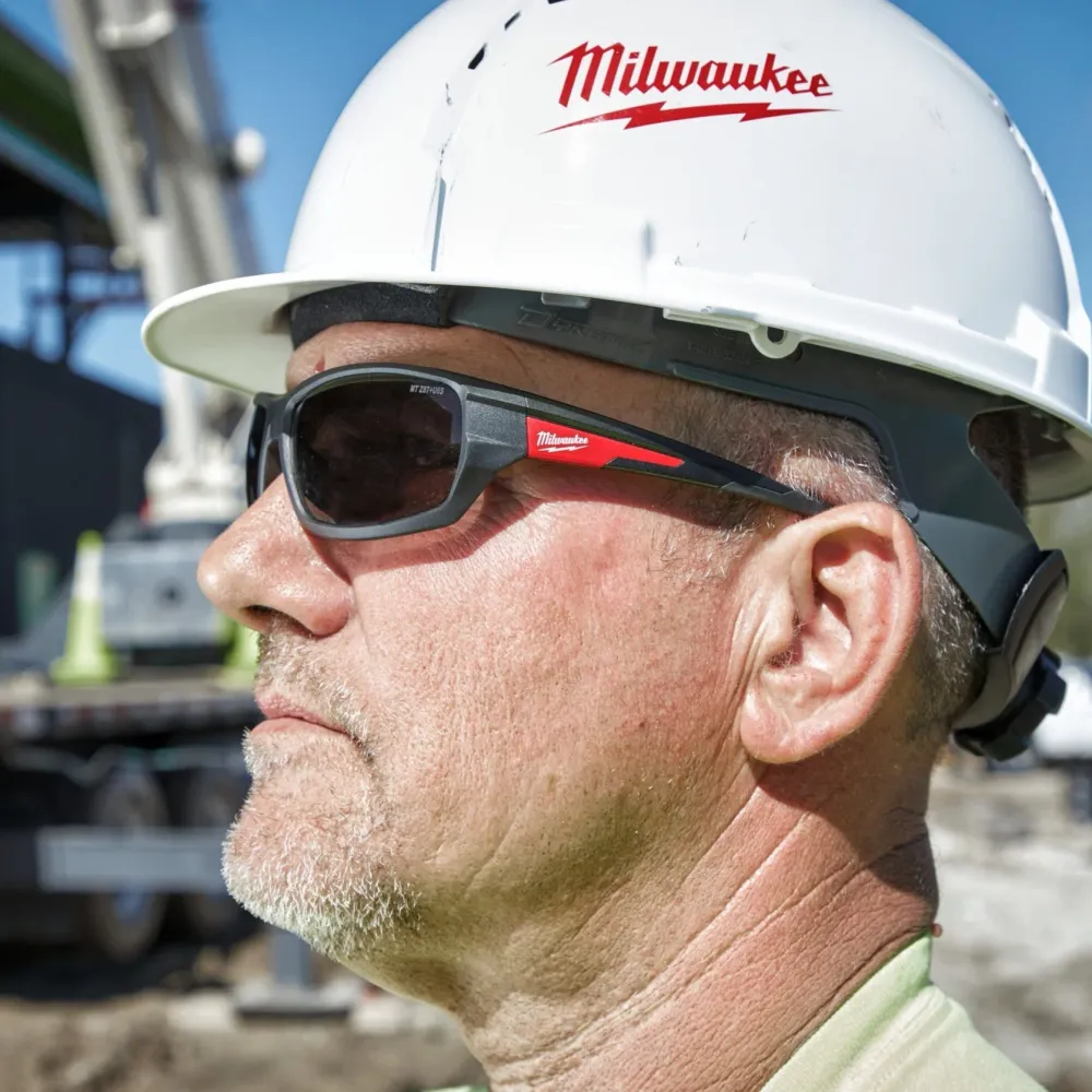 Lunettes de sécurité Milwaukee Performance - Teintées pour Motoneige