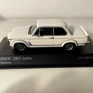 BMW 2002 turbo blanche de 1974 - Minichamps