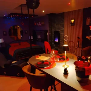 Love-Room, Gîte 4 étoiles, 50 Nuances Romantiques Compatible avec accessoires Givi
