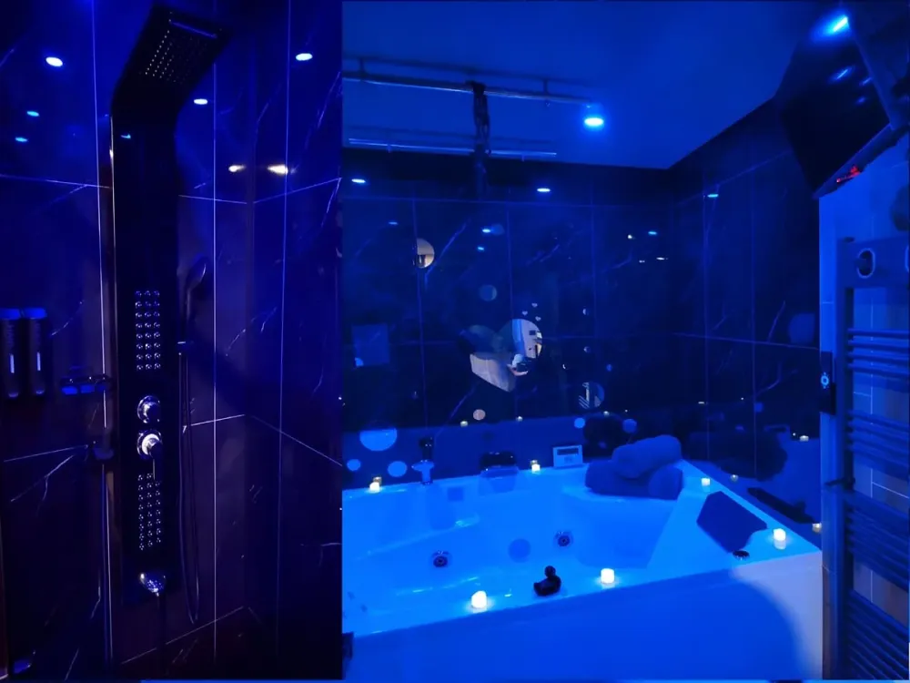 Love-Room, Gîte 4 étoiles, 50 Nuances Romantiques Compatible avec accessoires Givi