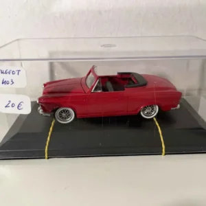 Peugeot 403 rouge cabriolet (boite plexi) pour livraison urbaine