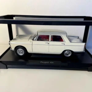 Peugeot 404 blanc cassé (Échelle 1/18ème) - Norev Compatible avec accessoires Givi