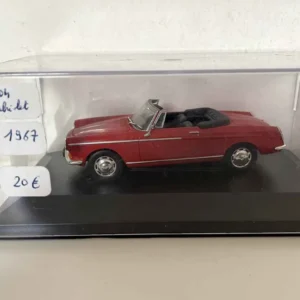 Peugeot 404 cabriolet rouge de 1967 (boite plexi) pour débutants