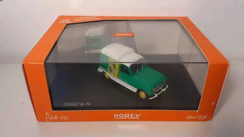 Professionnel Renault 4L F4 fourgonnette verte et blanche avec logo RENAULT (boite rectangle orange)
