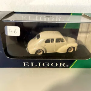 Renault 4 CV crème vitrée (Eligor référence 100611)