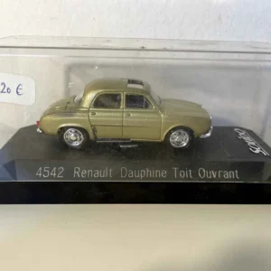 Renault Dauphine avec toit ouvrant de couleur verte? (Solido référence 4542)