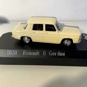 Renault 8 Gordini chamois clair/crême? (Solido référence 1831)