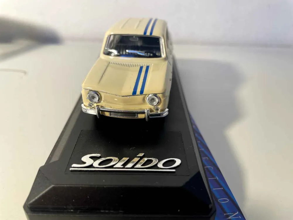 Renault 8 Gordini chamois clair/crême? (Solido référence 1831)