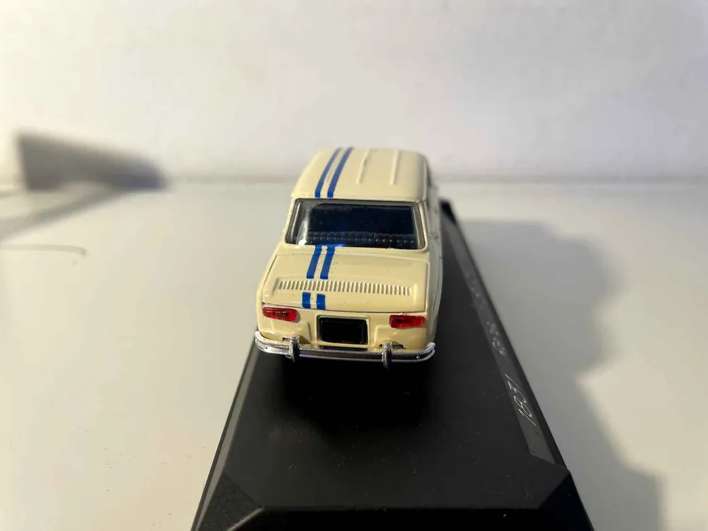Renault 8 Gordini chamois clair/crême? (Solido référence 1831)
