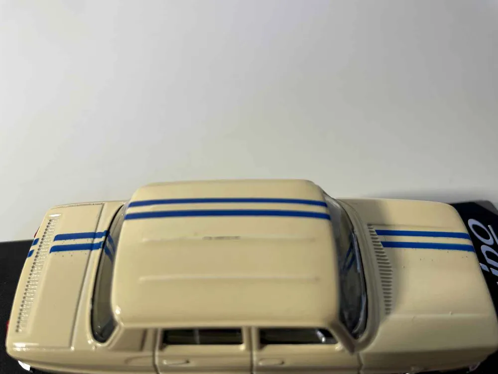 Renault 8 Gordini chamois clair/crême? (Solido référence 1831)