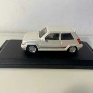 Renault Super 5 GT Turbo blanc cassé/beige pâle? PARADCAR référence 024