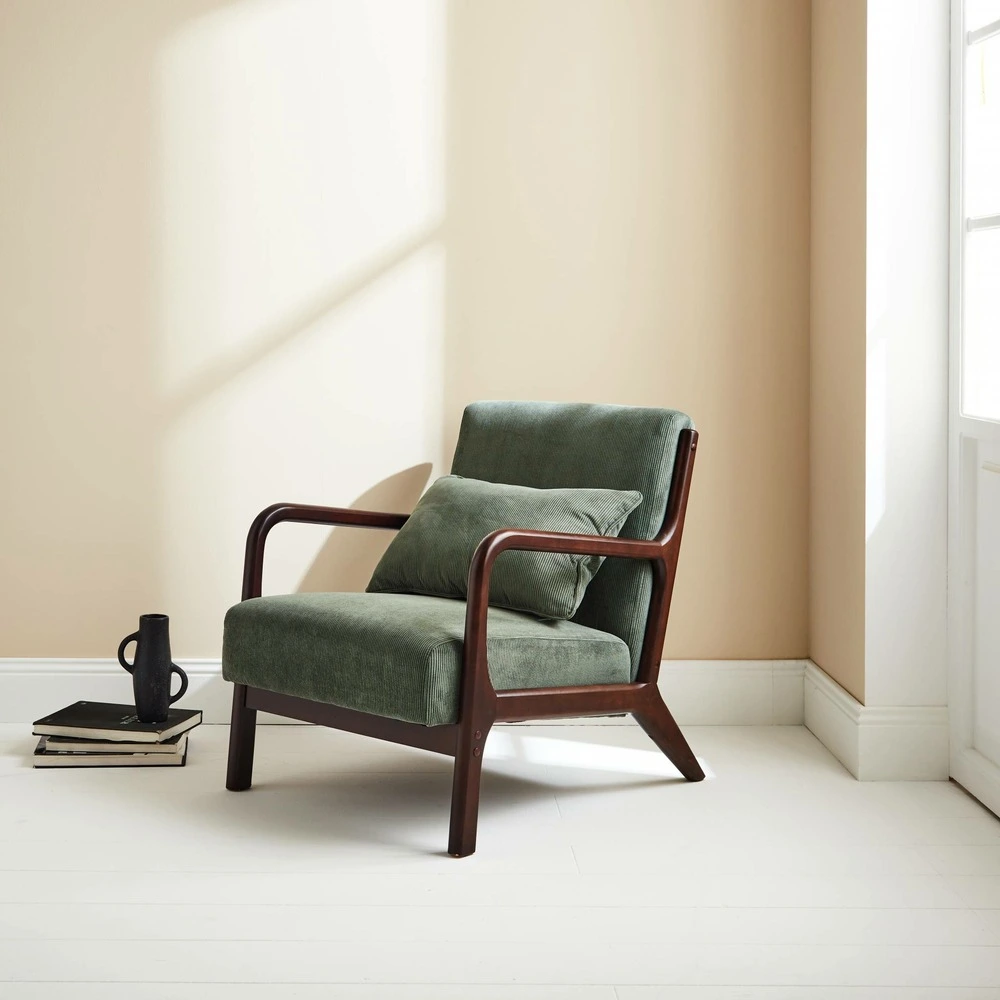 Fauteuil velours côtelé vert . Pieds bois d'hévé teinté wengé. 1 place droit fixe. Pieds compas scandinave. Structure...