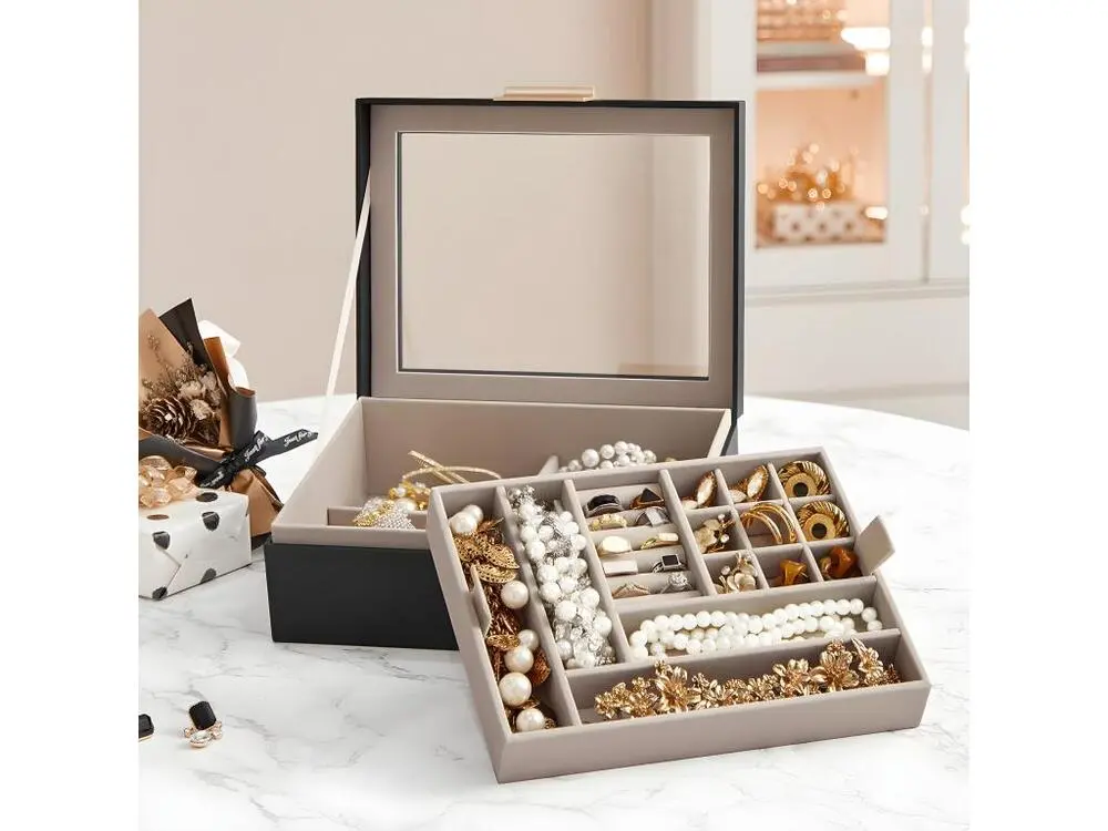 Boîte à bijoux avec couvercle vitré et finitions dorées avec fixation universelle