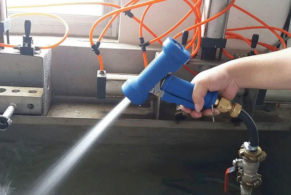 Busching pistolet de lavage industriel G1/2" max. 25bar/65°C jet réglable protection caoutchouc EPDM bleu 100915...