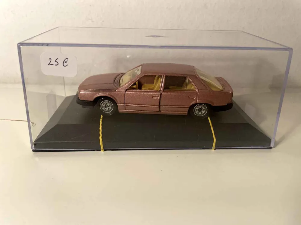Professionnel Certifié Renault 25 violette/mauve - SOLIDO