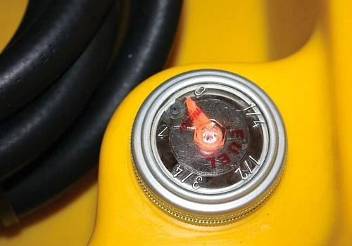 Système de réservoir mobile Emiliana Serbator pour diesel/AdBlue 900+100 litres avec pompe à haut débit 24 V 306129 prendr...