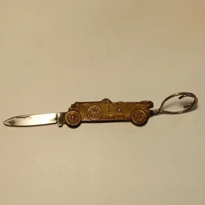 Ancien porte clés voiture ancienne et canif. Couperier-Coursolle.