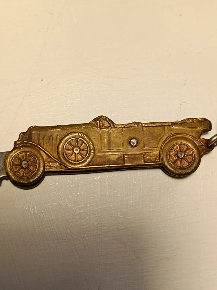Ancien porte clés voiture ancienne et canif. Couperier-Coursolle.