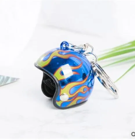 Porte-Clef Moto Casque avec Design Flammes Antre du Motard