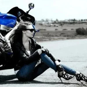 Poster Moto<br> Femme & Beau Paysage Antre du Motard