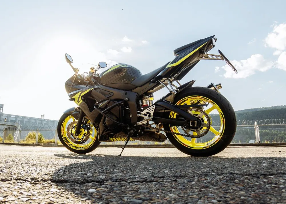 Poster Moto Sportive Yamaha au Soleil Antre du Motard