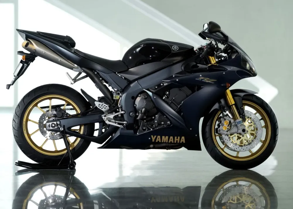Poster Moto Yamaha R1 sur Béquille Antre du Motard