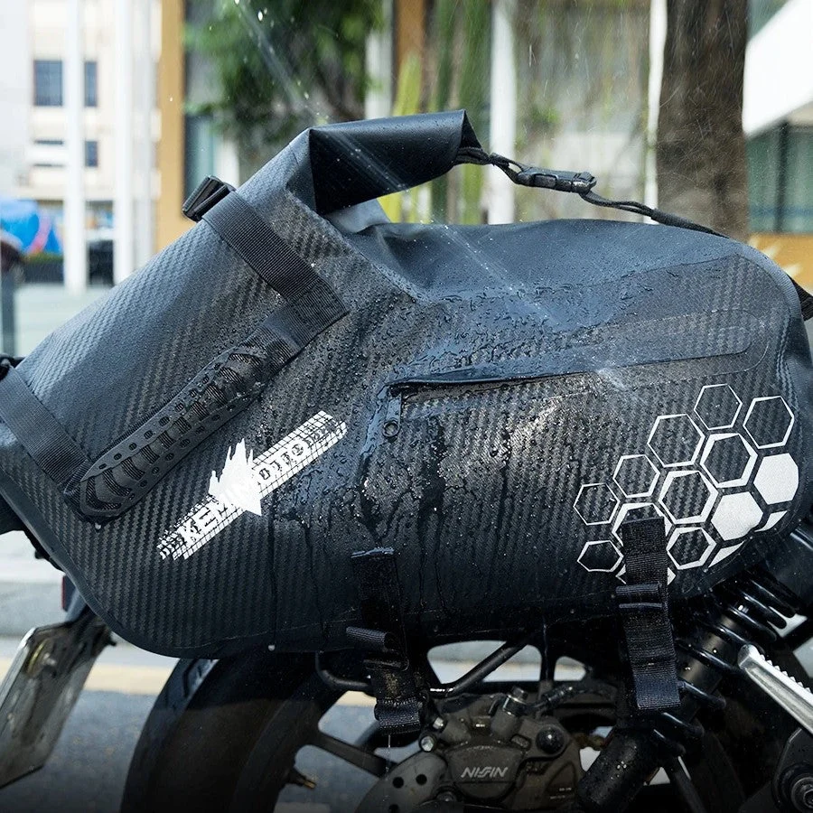 Sacoche cavalière latéral pour moto étanches en cuir 28L Antre du Motard
