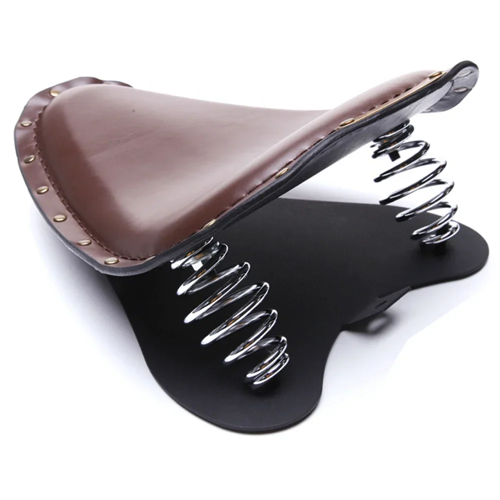 Selle de moto bobber en cuir marorn Antre du Motard