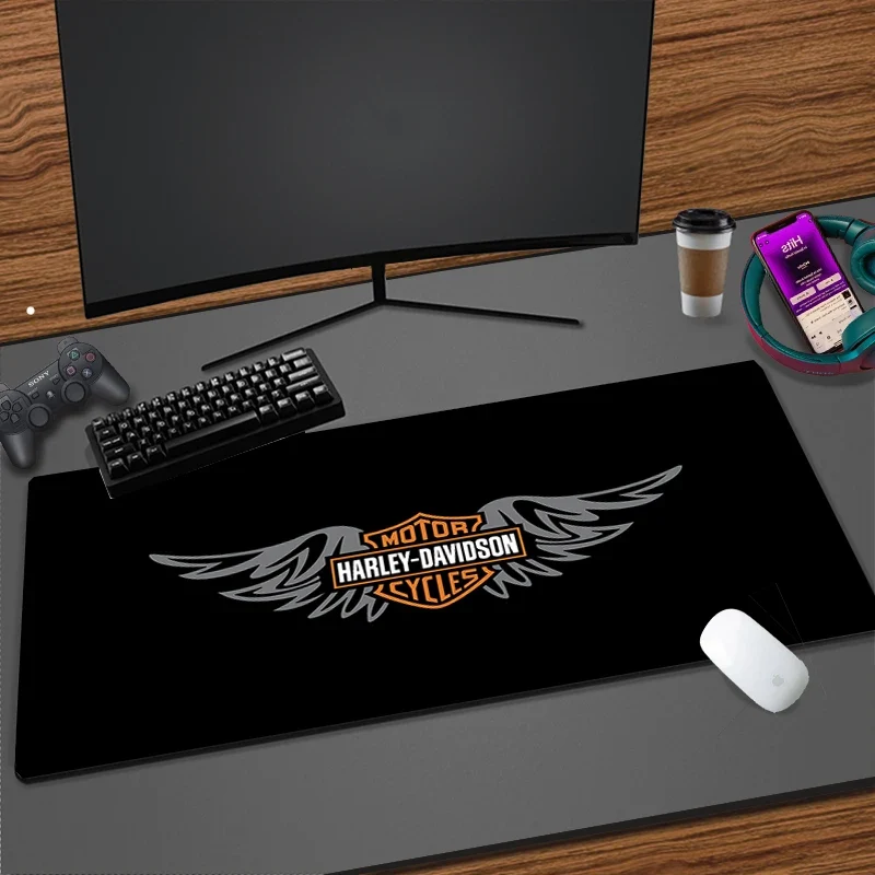 Tapis de Souris Moto Logo Harley-Davidson Ailé 600x300x2mm Antre du Motard