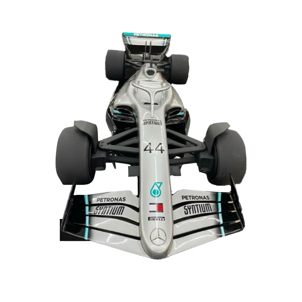 Réplique à l'échelle 1:2 de la voiture de Formule 1 W10 2022 Art of Helmets