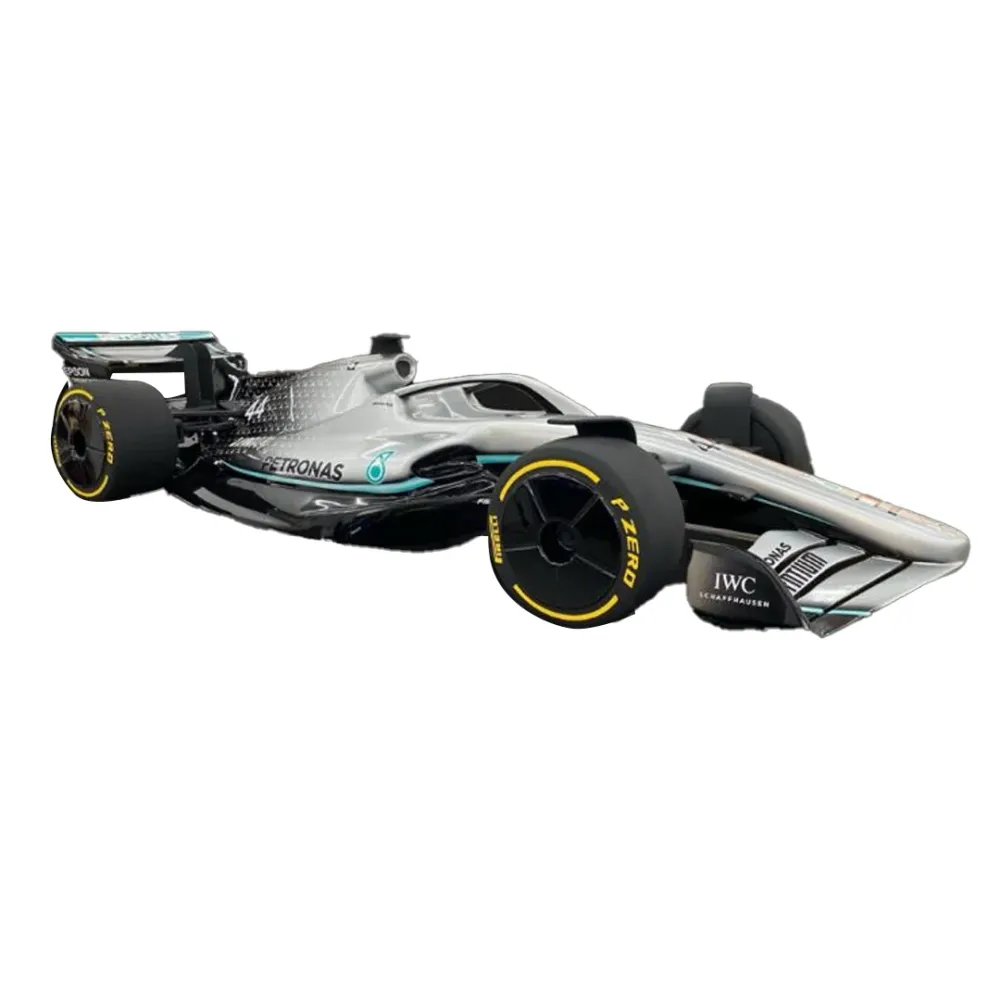 Réplique à l'échelle 1:2 de la voiture de Formule 1 W10 2022 Art of Helmets