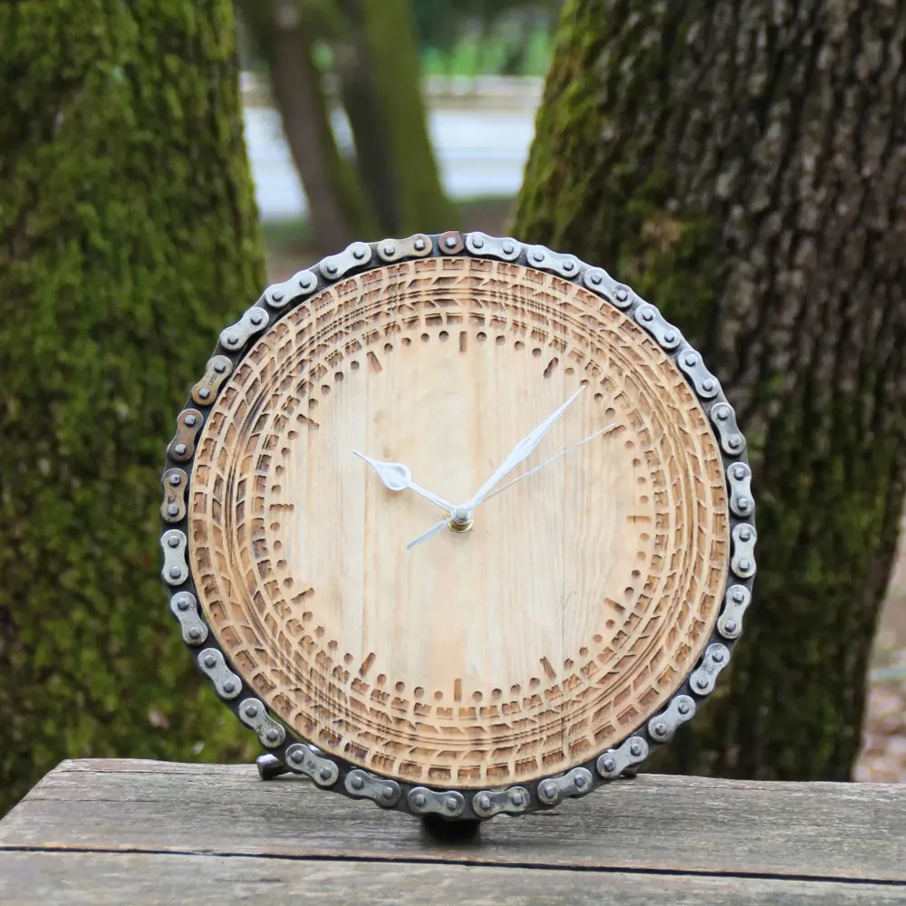 Horloge à poser bois & chaine moto Atelierecup06