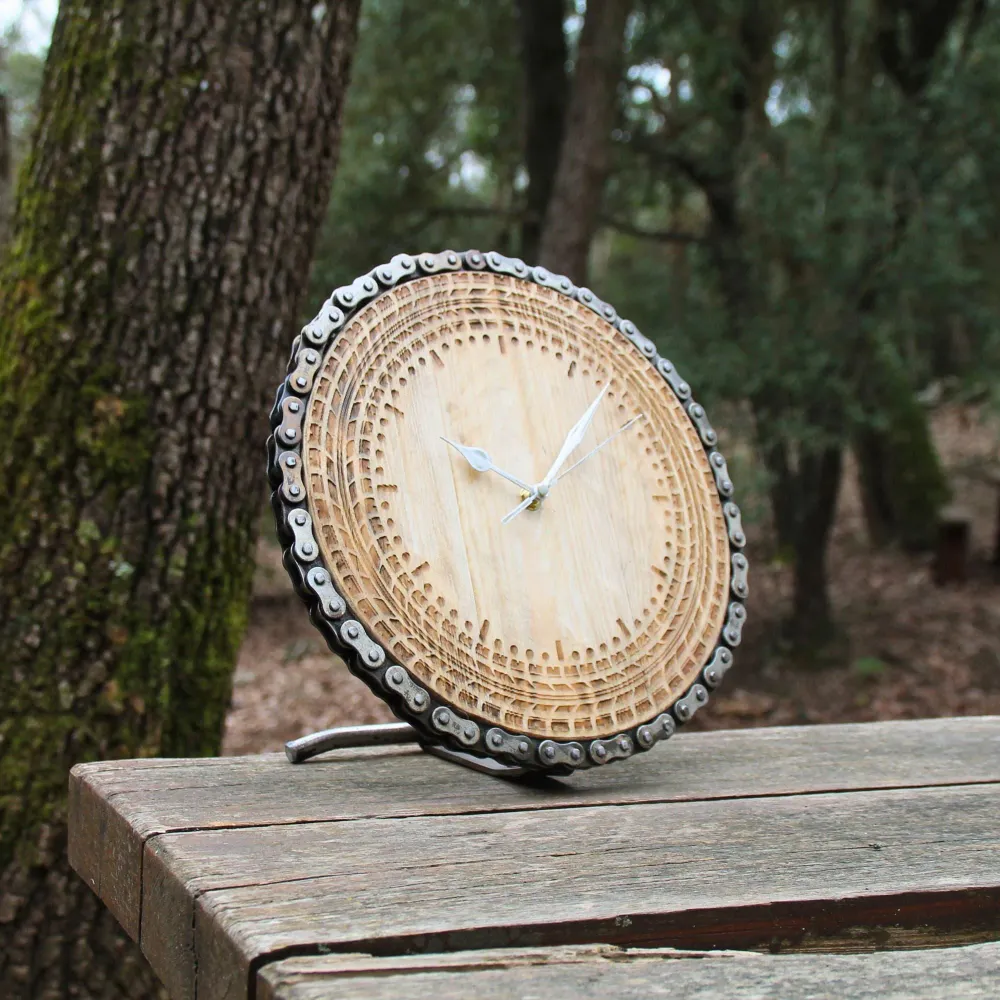 Horloge à poser bois & chaine moto Atelierecup06