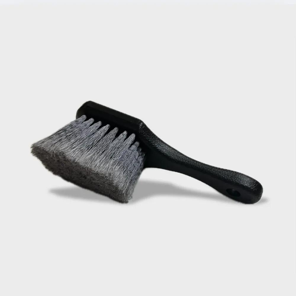 Brosse à Pneus Voiture – Poils Robustes & Manche Ergonomique | VibeAuto
