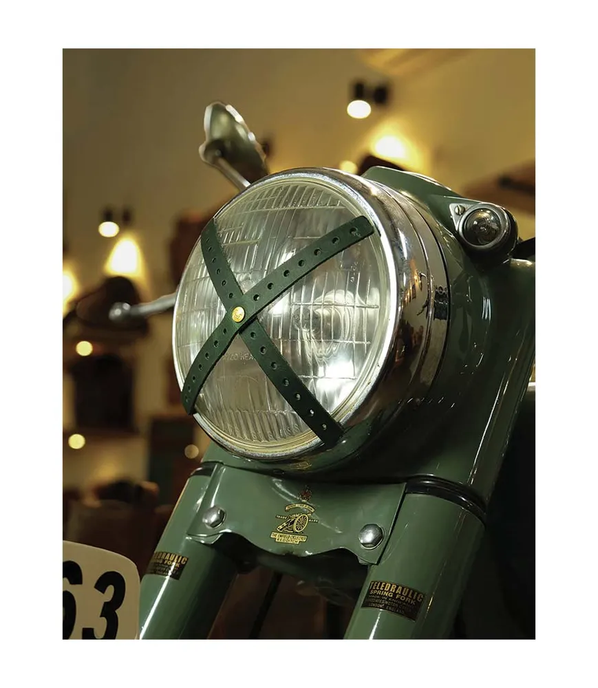 Croix de Phare Moto Cafe Racer en cuir vert perforé