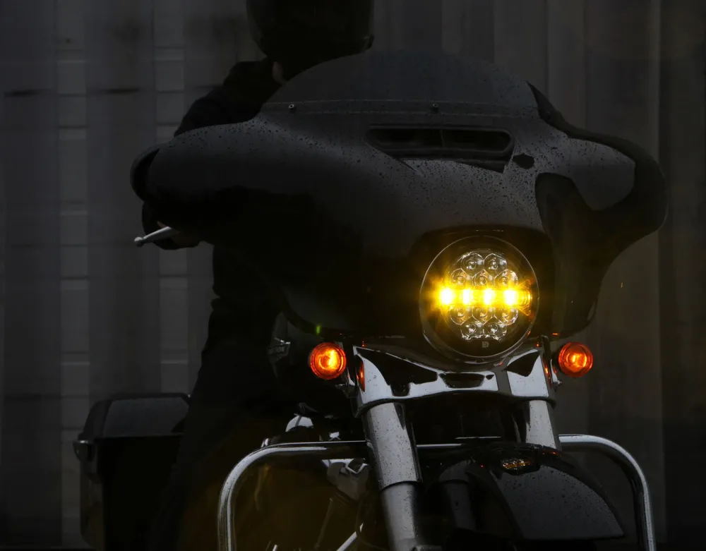 Kit de mise à niveau de phare LED D14 Destroyer pour moto - Harley-Davidson Street Glide, '14-'23 DENALI Electronics