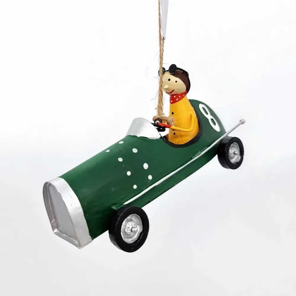 Pilote de course dans une voiture de sport G-Bork