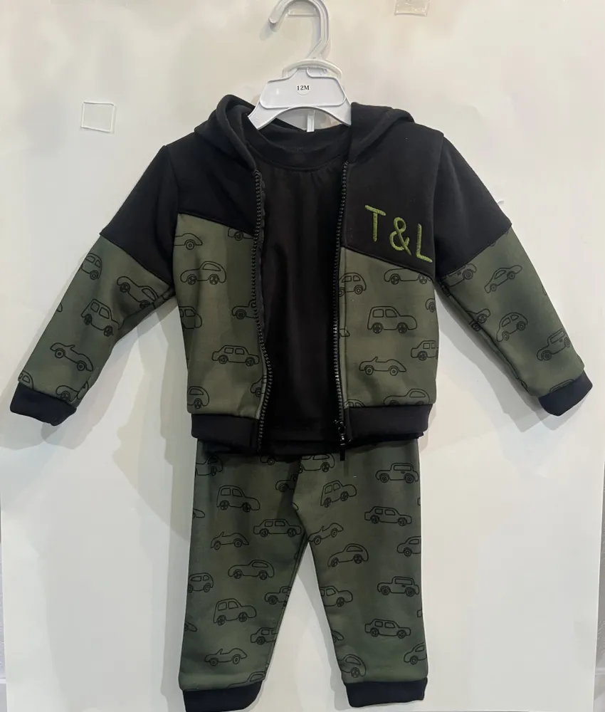 Ensemble coton ouaté 3 pièces T&L vert olive et noir imprimé de voiture. Kids Energy