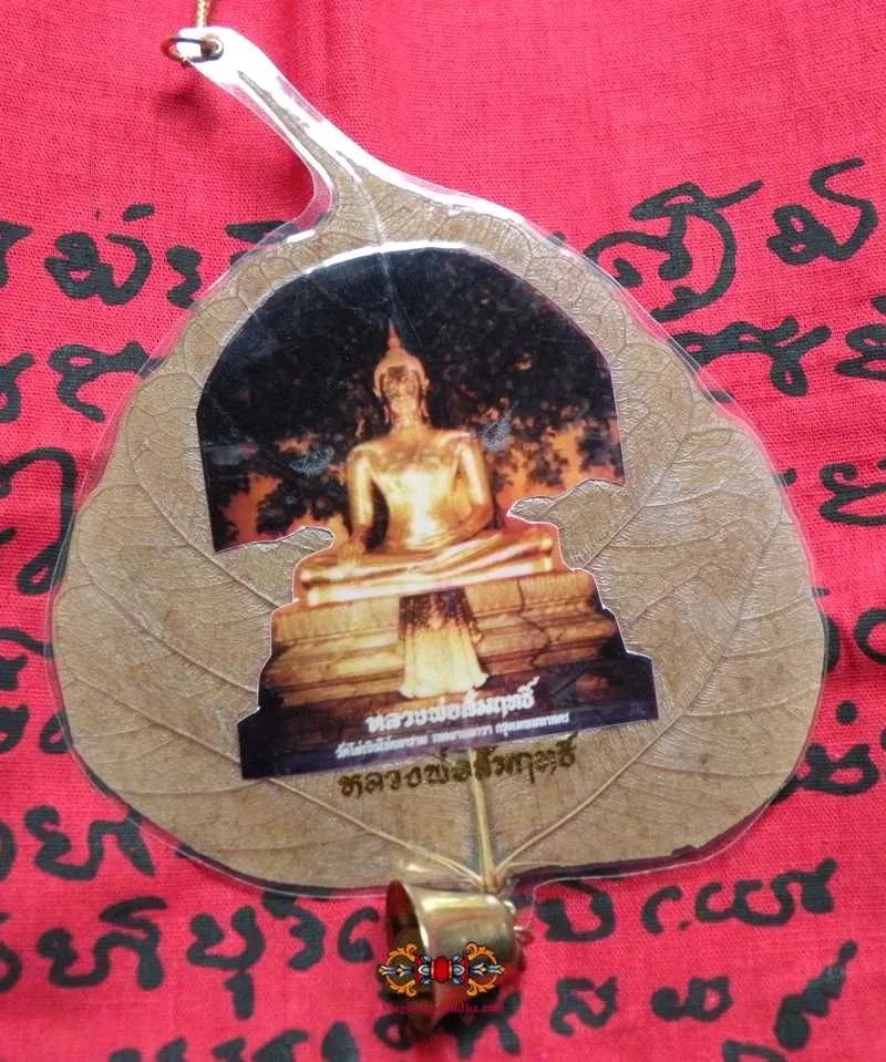 Protection magique pour voiture feuille d'arbre du Bouddha - Wat Pai Ngern. magiedubouddha